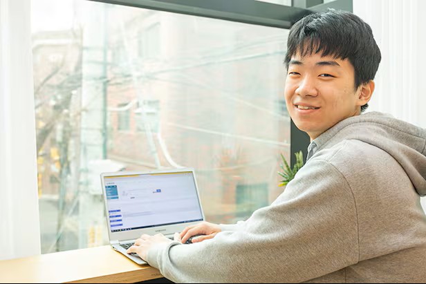 '영어 능력자'로 취직한 자폐성 장애인, 뭐든지 금방 번역… "믿고 맡기는 직원"